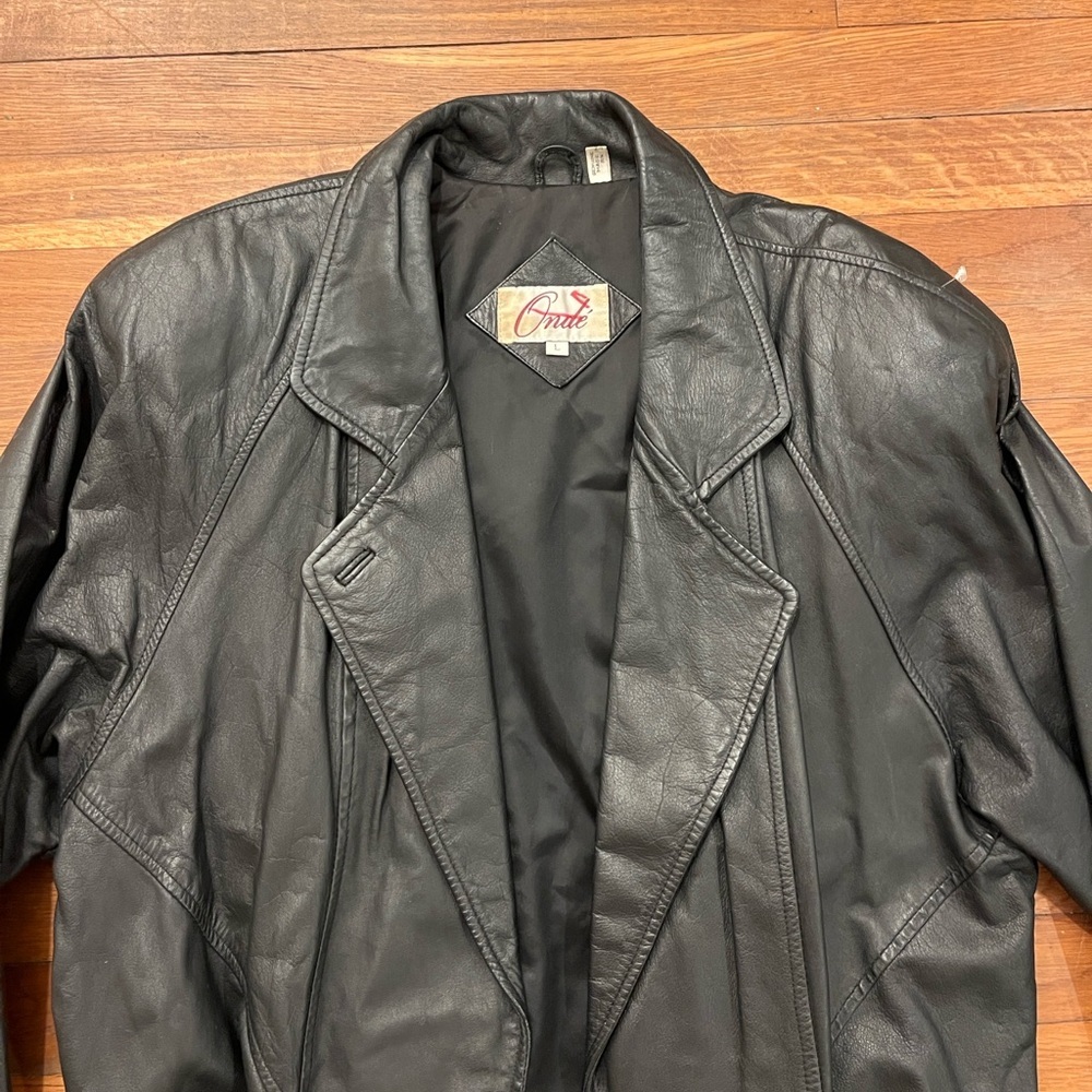 Vintage Onde Black Leather Coat View 2